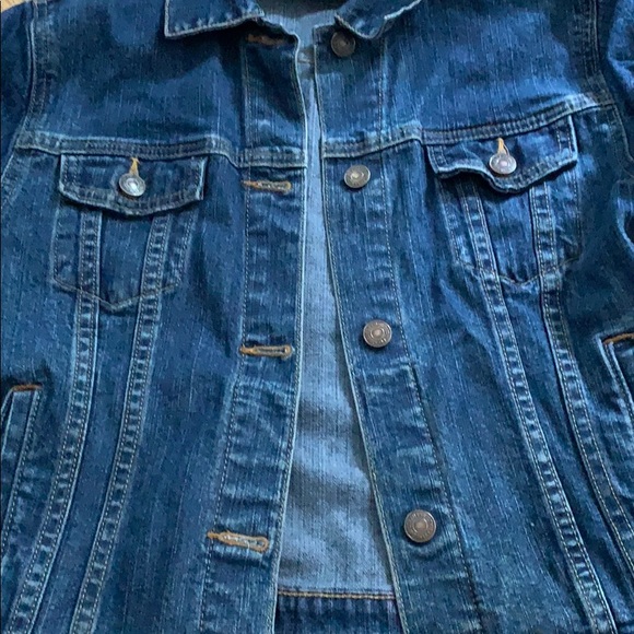 Vintage Levi’s medium wash jean jacket - Picture 3 of 4